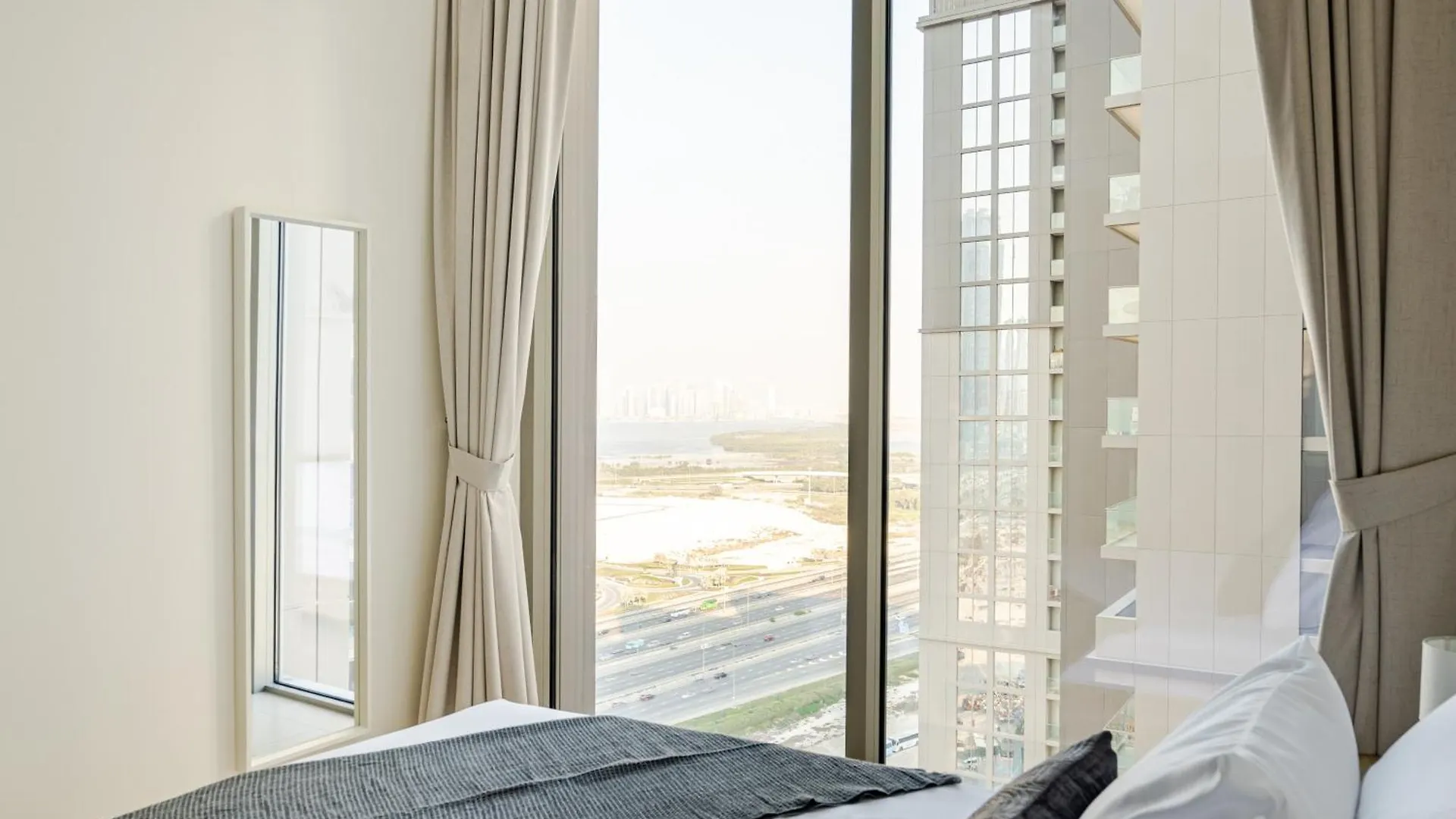 Panoramic 1Br I Luxury Stay Dubai Apartment